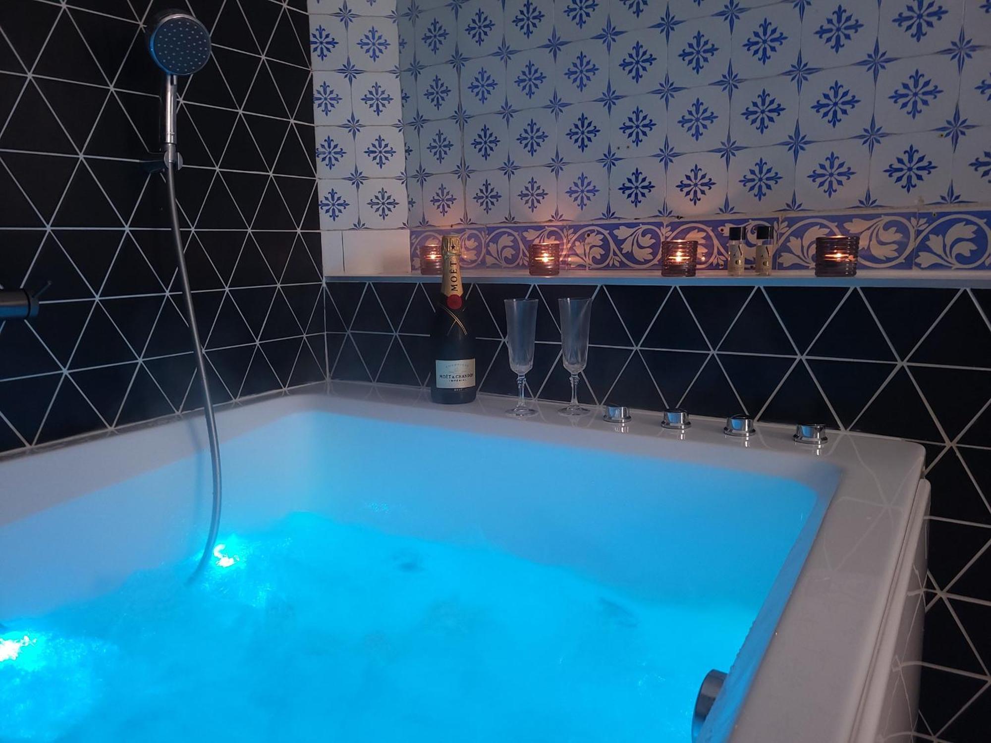 Sejour De Charme Au Chateau Avec Petit-Dejeuner Et Parking - Fr-1-591-705 Cluis Ngoại thất bức ảnh