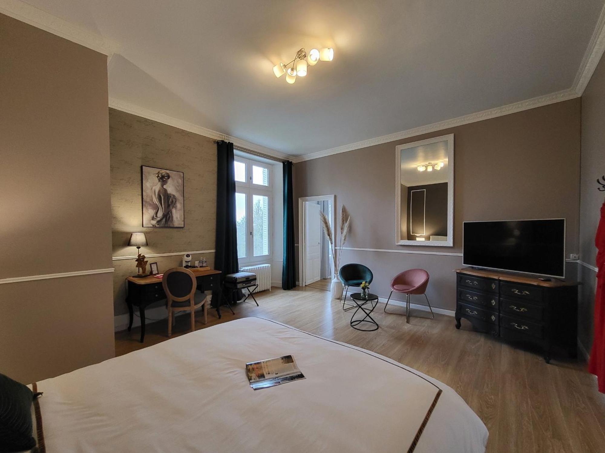 Sejour De Charme Au Chateau Avec Petit-Dejeuner Et Parking - Fr-1-591-705 Cluis Ngoại thất bức ảnh