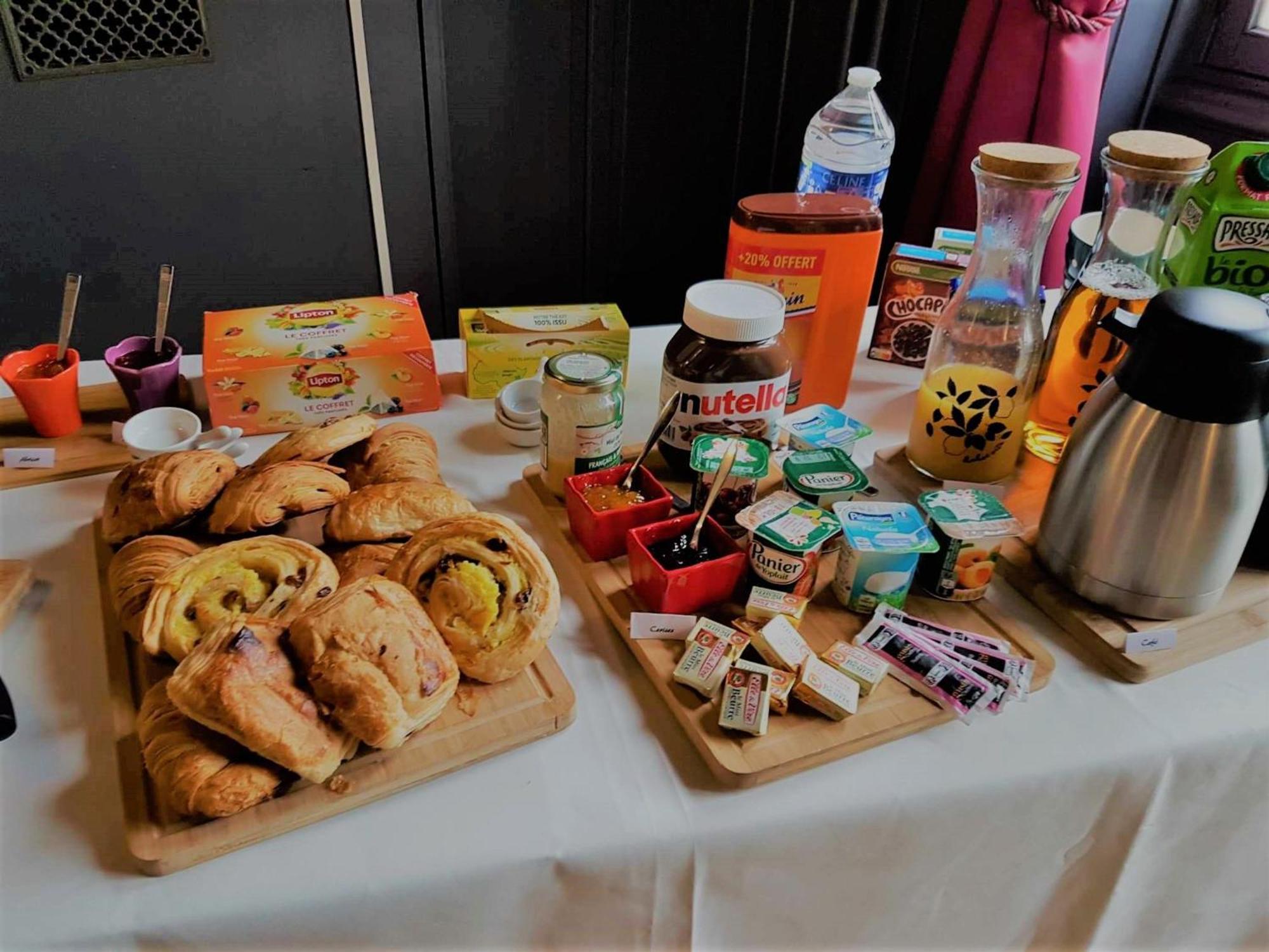Sejour De Charme Au Chateau Avec Petit-Dejeuner Et Parking - Fr-1-591-705 Cluis Ngoại thất bức ảnh
