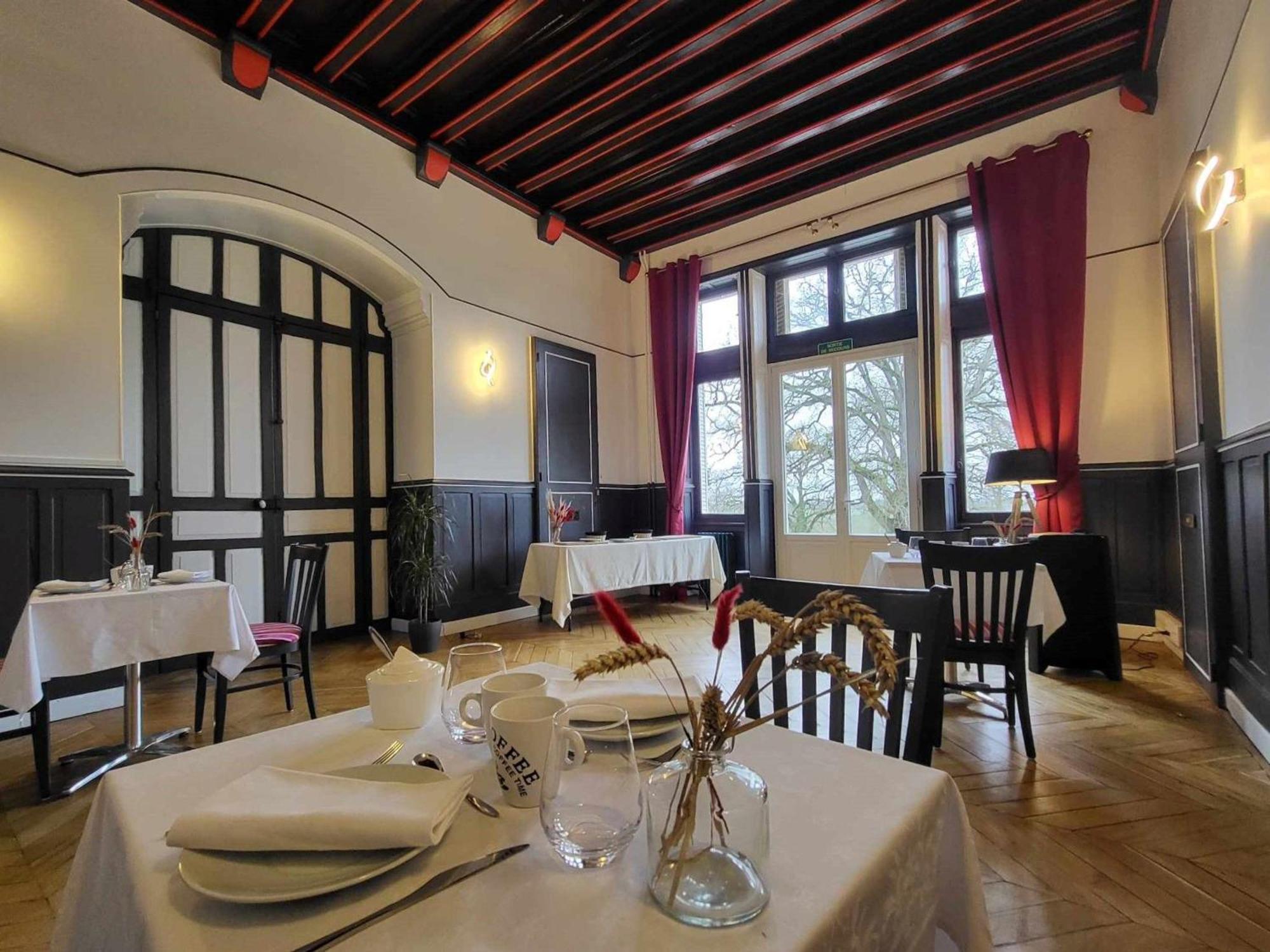 Sejour De Charme Au Chateau Avec Petit-Dejeuner Et Parking - Fr-1-591-705 Cluis Ngoại thất bức ảnh