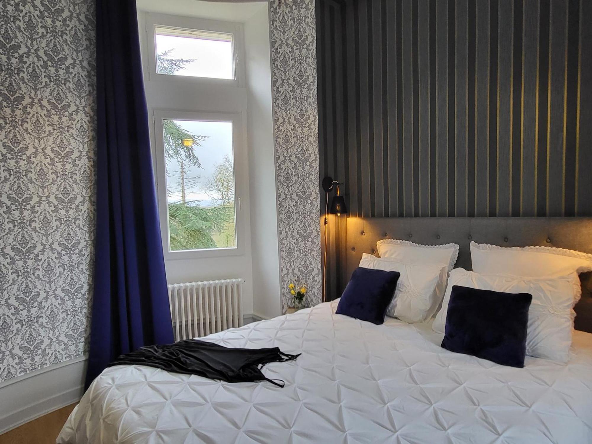 Sejour De Charme Au Chateau Avec Petit-Dejeuner Et Parking - Fr-1-591-705 Cluis Ngoại thất bức ảnh