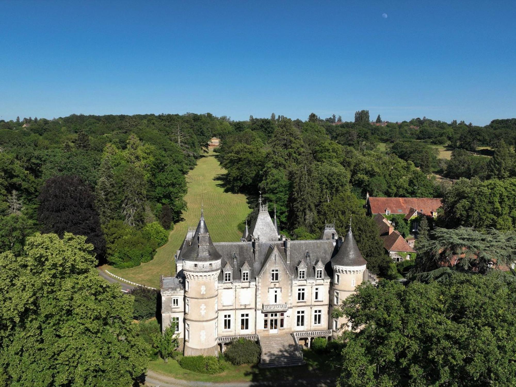 Sejour De Charme Au Chateau Avec Petit-Dejeuner Et Parking - Fr-1-591-705 Cluis Ngoại thất bức ảnh