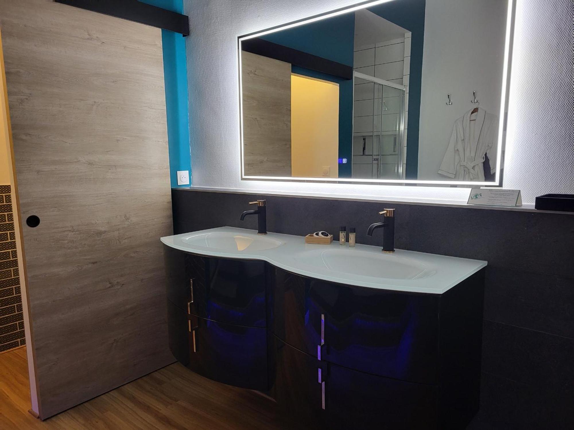 Sejour De Charme Au Chateau Avec Petit-Dejeuner Et Parking - Fr-1-591-705 Cluis Ngoại thất bức ảnh